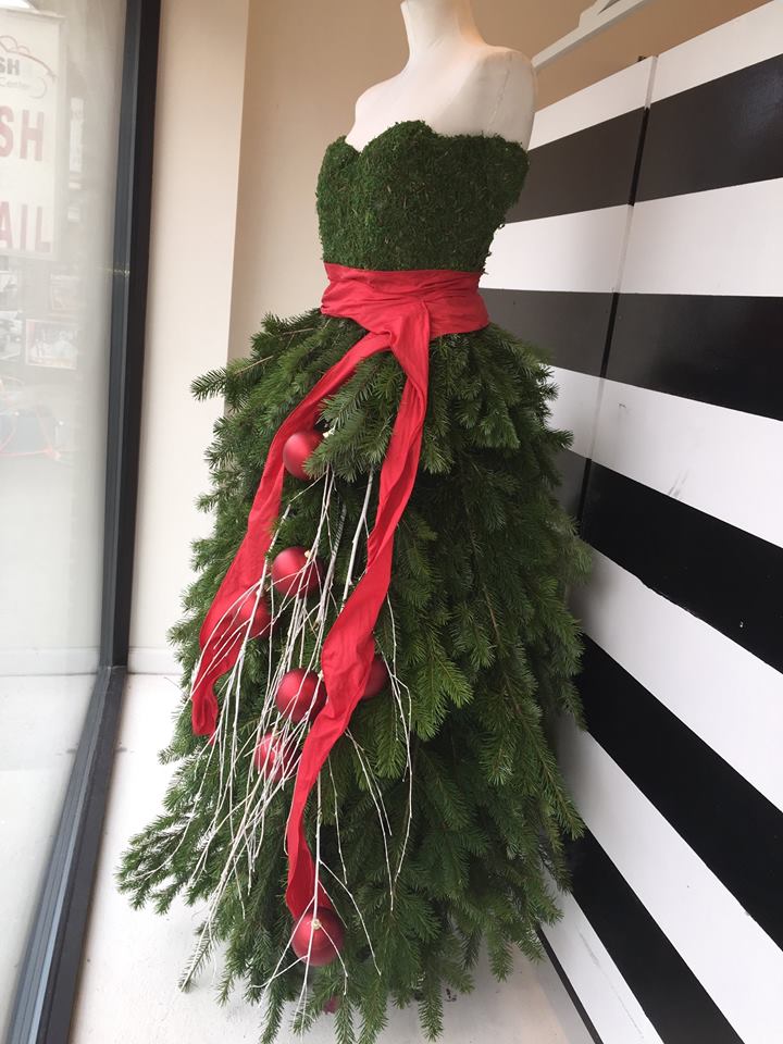 Robertson's Holiday Window Displays at Skirt Robertson's Flowers